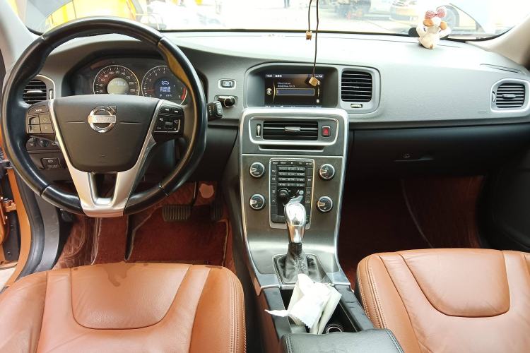 Used Volvo V60 2013 T5 Zhiya Edition