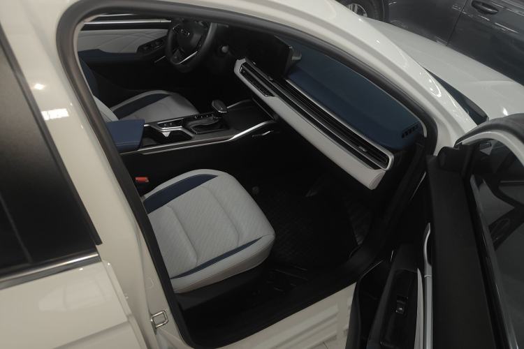 Used Geely Auto Emgrand 2022 4th Generation 1.5L CVT Flagship Model Right Front Seat