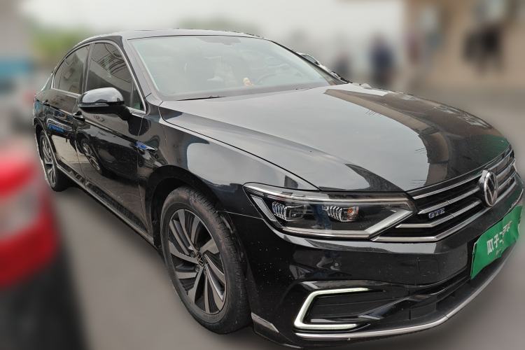 Used Volkswagen Magotan GTE Plug-in Hybrid 2020 GTE Luxury Model Front Right 45 Deg