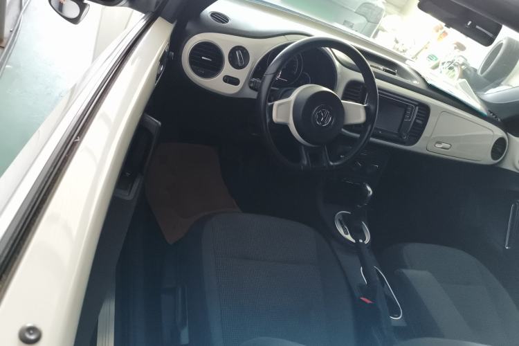 Used Volkswagen Beetle 2015 180TSI model
