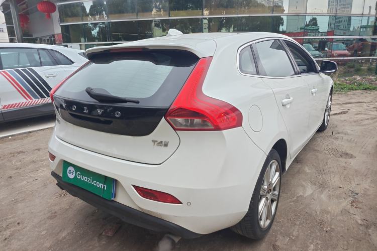 Used Volvo V40 2017 T4 Smart Luxury Edition
