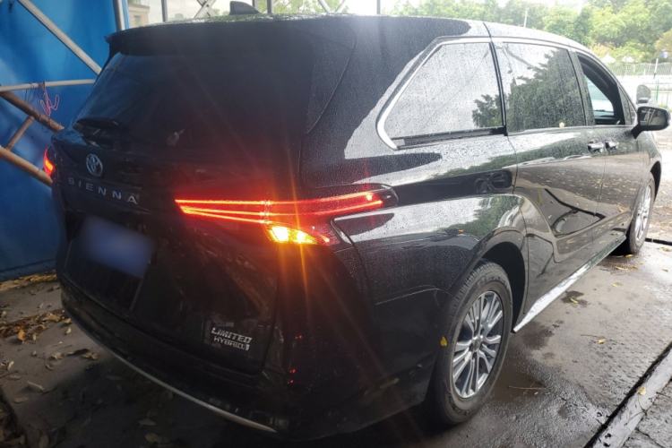 Used Toyota SIENNA 2021 2.5L Hybrid Premium Edition
