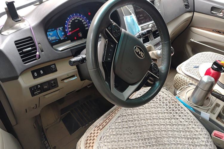 Used BYD M6 2013 2.4L Manual Luxury Model
