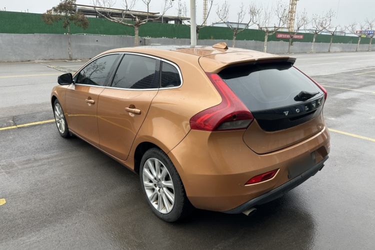 Used Volvo V40 2014 2.0T Zhiya Edition
