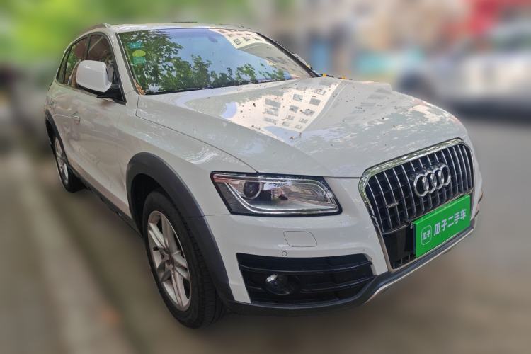 Used Audi Q5 2017 Plus 40 TFSI Technology Model Front Right 45 Deg