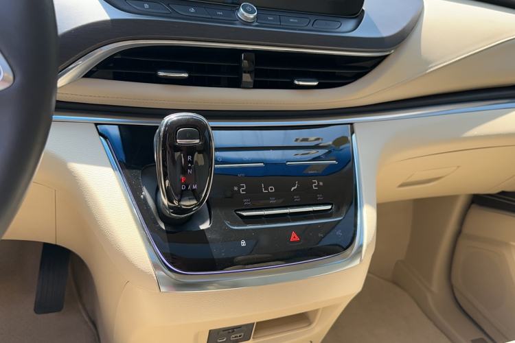 Used Buick GL8 2023 Land Business Class Smart Deluxe Model

