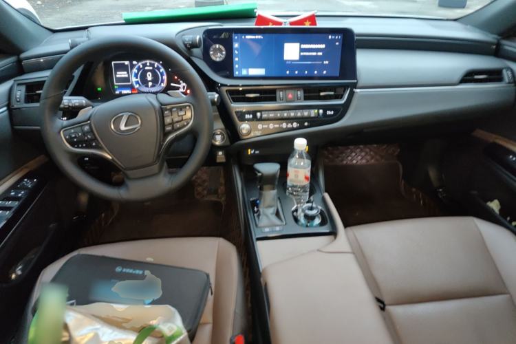 Used Lexus ES 2022 200 Excellence Edition Center Console