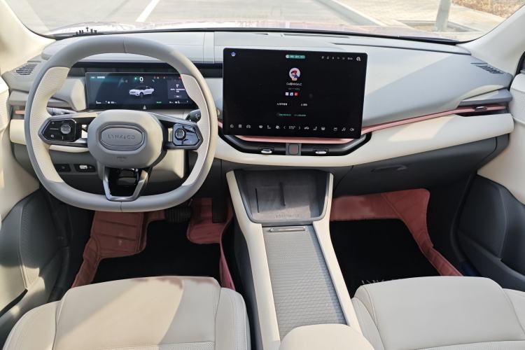 Used Lynk & Co 06 EM-P 2023 EM-P 126 Long-Range Halo Interior 3