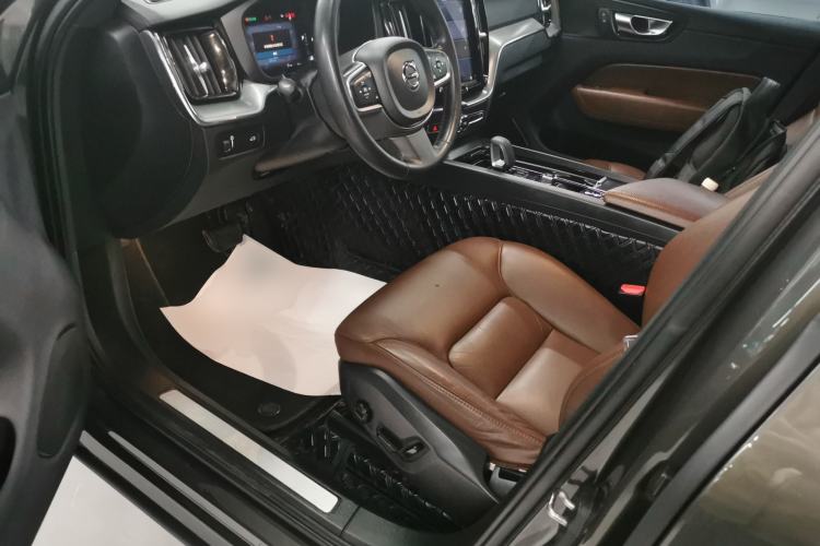 Used Volvo XC60 2022 B5 4x4 Zhiyi Luxury Edition
