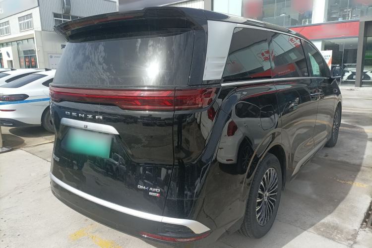 Used Denza D9 2025 DM-i Smart Drive 1020 Four-Wheel Drive Deluxe Model
