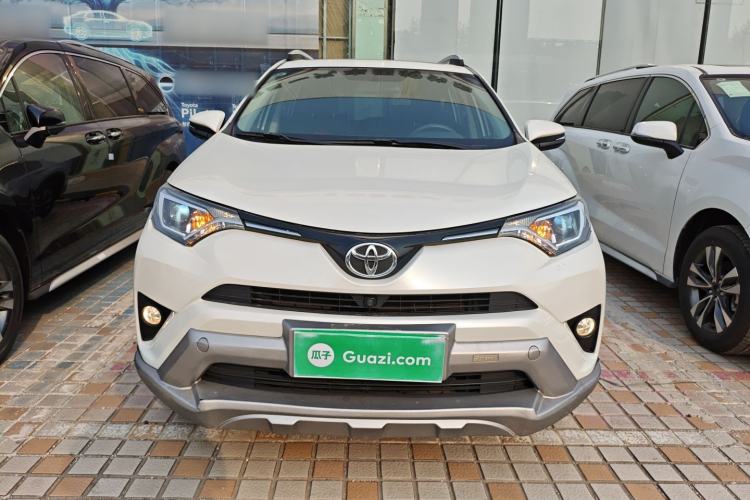 Used Toyota RAV4 2016 2.0L CVT Two-Wheel Drive Fashion Edition China V Standard Front