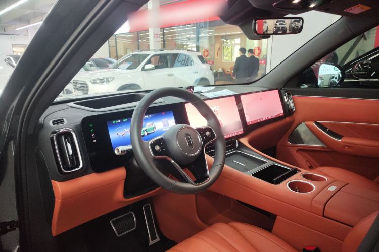 Used Hima AITO M8 2025 Extended-Range Ultra Version 53.4 kWh 6-Seater Edition Center Console