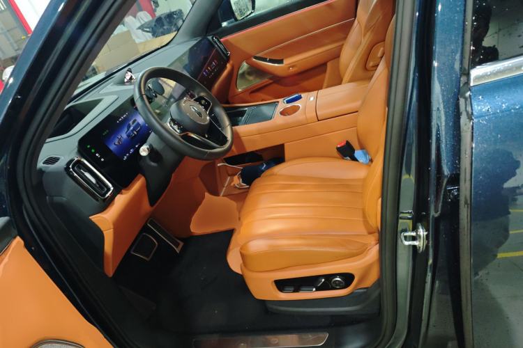 Used Hima AITO M8 2025 Extended-Range Max Version 37 kWh 6-Seater Left Front Seat