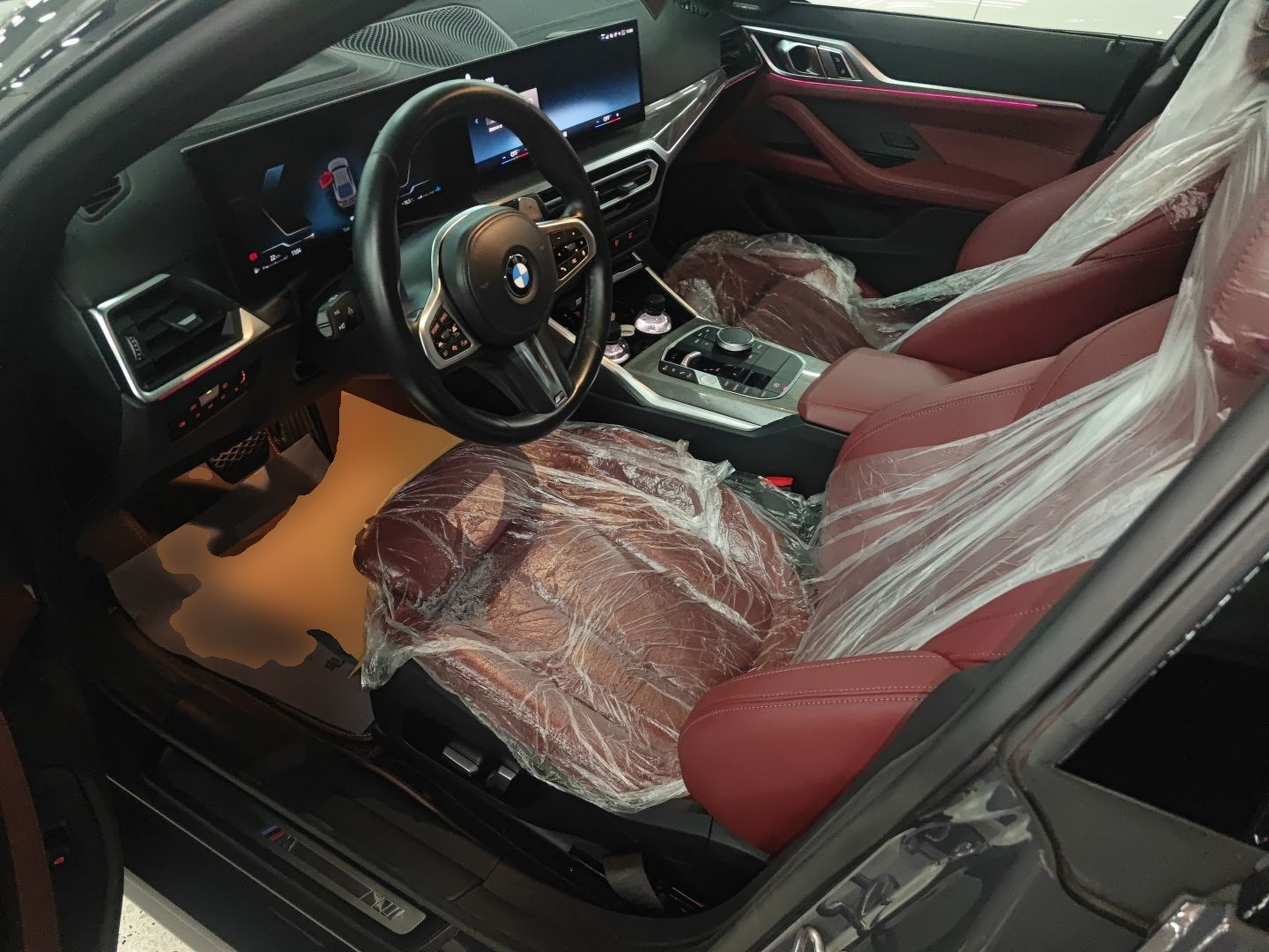 المقاعد الأمامية داخل السيارة