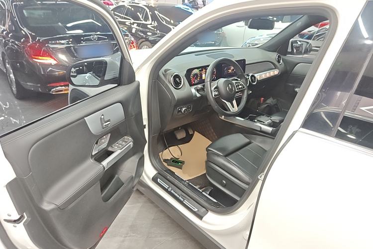 Used Mercedes-Benz GLB 2023 GLB 200 Dynamic Edition Driver Seat