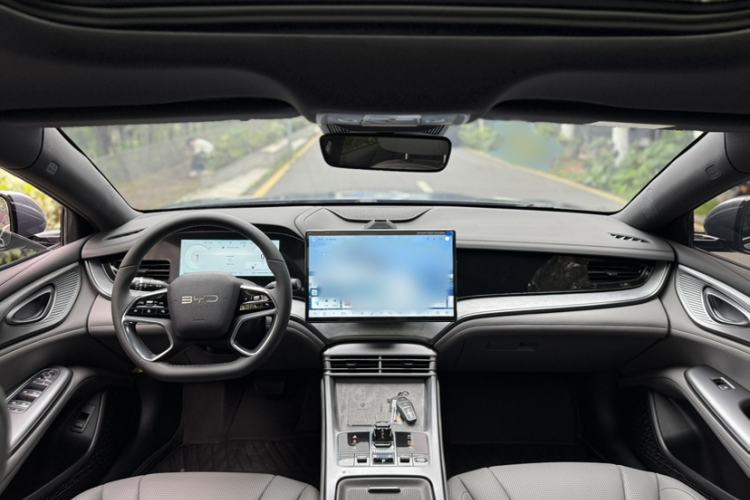 Used BYD Seal 2024 HONOR Edition DM-i 1.5L 121km Luxury Model Interior 1