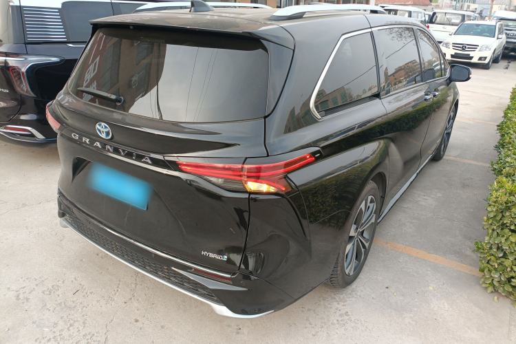 Used Toyota Granvia 2022 2.5L Hybrid Prestige Edition