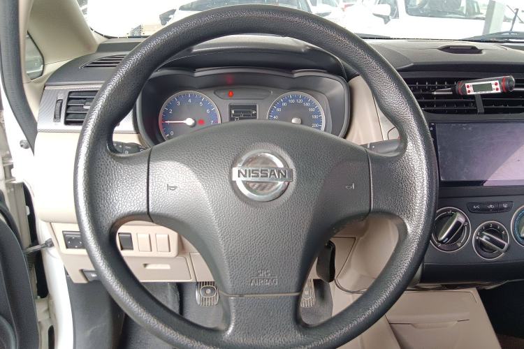 Used Venucia R50 2015 1.6L Manual Fashion Edition
