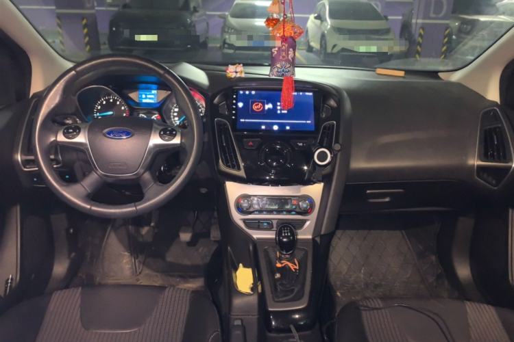 Used Ford Focus 2012 Sedan 1.6L Manual Fashion Edition
