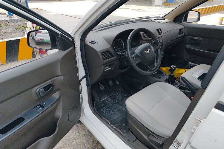 Used Wuling Hongguang 2015 1.2L S Base Model China IV
