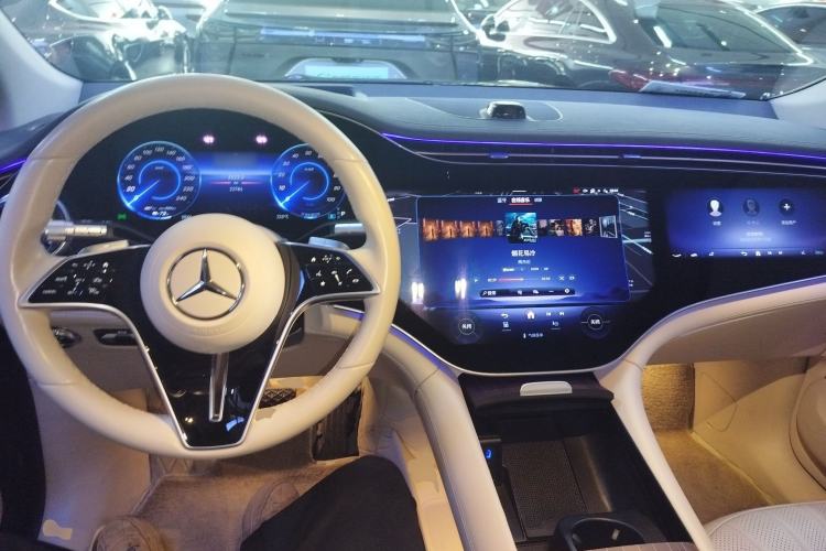 Used Mercedes-Benz EQS SUV 2023 450 4MATIC Pioneer Edition Center Console