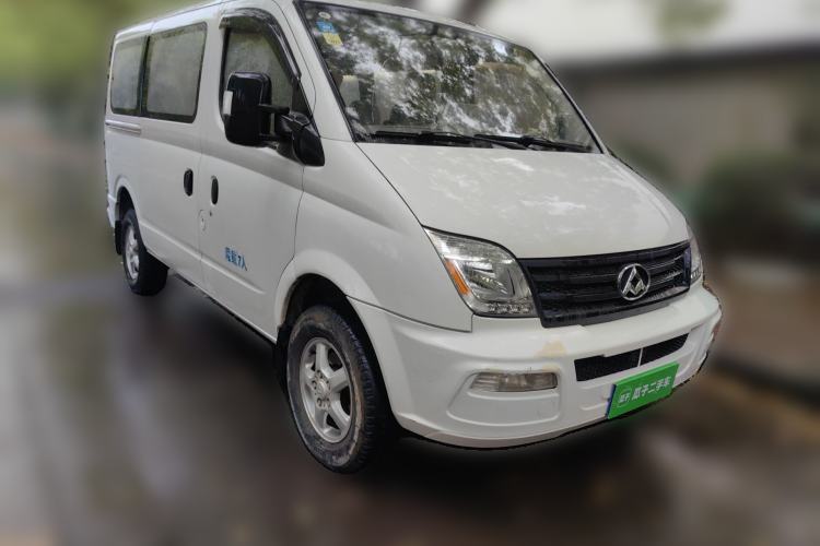 Used SAIC MAXUS Xintu V80 2015 2.5T AMT Aoyuntong Edition Short Wheelbase Low Roof Front Right 45 Deg