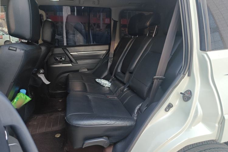 Used Mitsubishi Pajero 2014 3.0L Elite Edition Left Rear Seat