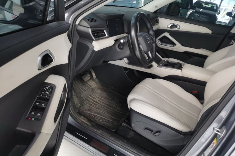 Used BYD Yuan UP 2025 Intelligent Driving Version 401 km Leading Edition Driver Seat