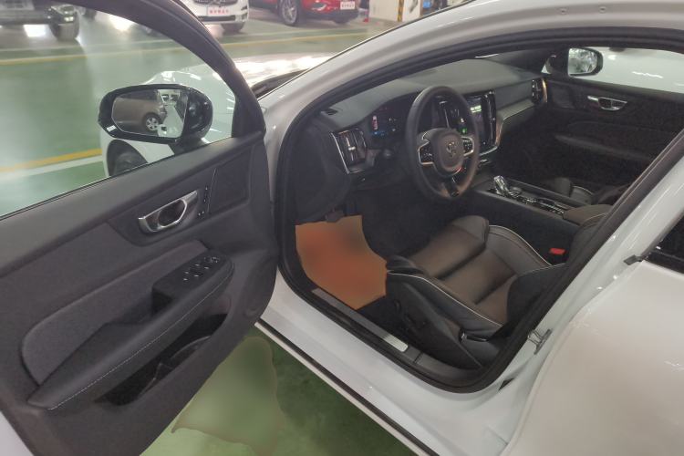 Used Volvo S60 2025 B5 Zhiya Sport Edition
