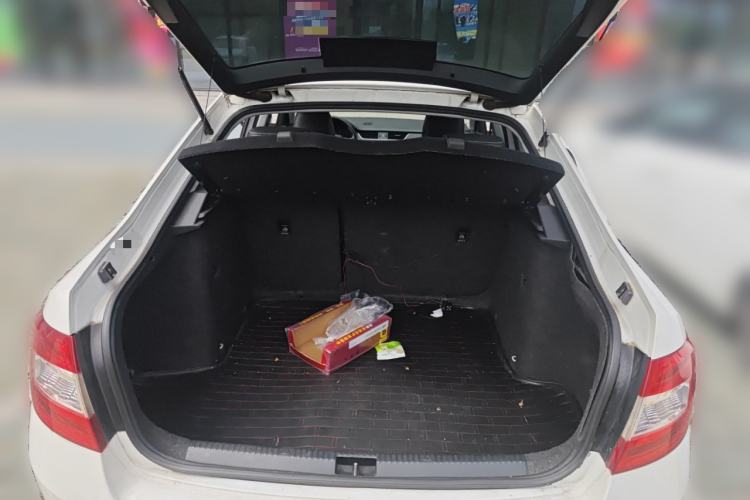 Used Skoda Octavia 2016 1.6L Automatic Smart Drive Edition Trunk