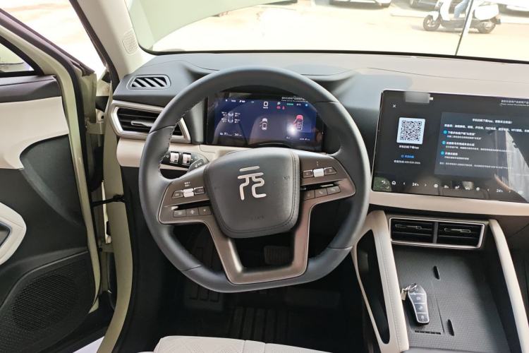 Used BYD Yuan UP 2025 Intelligent Driving Version 401 KM Dynamic Edition Steering Wheel