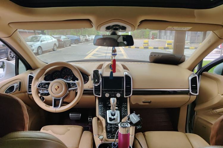 Used Porsche Cayenne 2016 Cayenne Platinum Edition 3.0T Center Console
