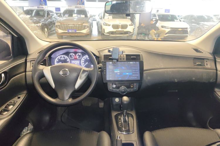 Used Nissan Tiida 2014 1.6L CVT Smart Model Center Console