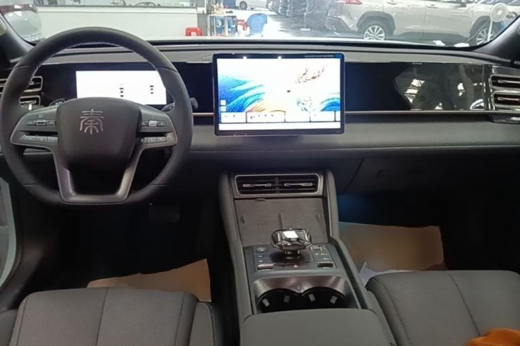 Used BYD Qin L 2025 DM-i Smart Drive 120KM Superior Model
