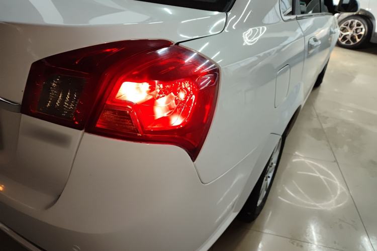 Used Buick Excelle 2013 1.5L Automatic Classic Model Right Rear Taillight