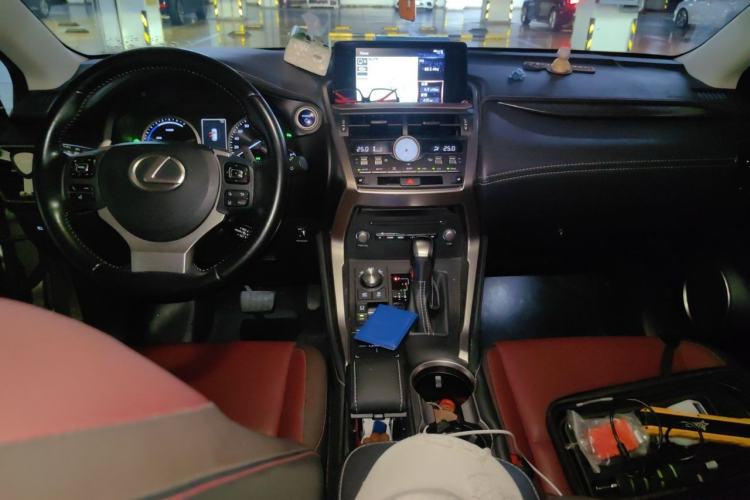 Used Lexus NX 2018 300h Front-Wheel-Drive FENGSHANG Version China V Emission Standard
