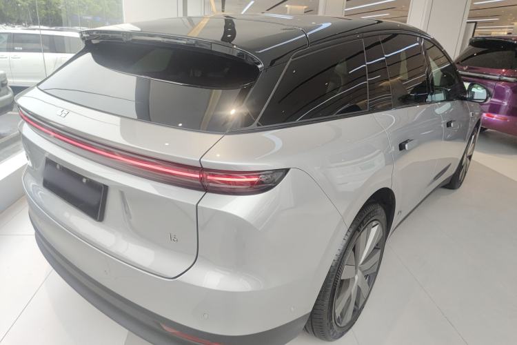 Used Li Auto i6 2025 Model Four-Wheel-Drive Standard Type
