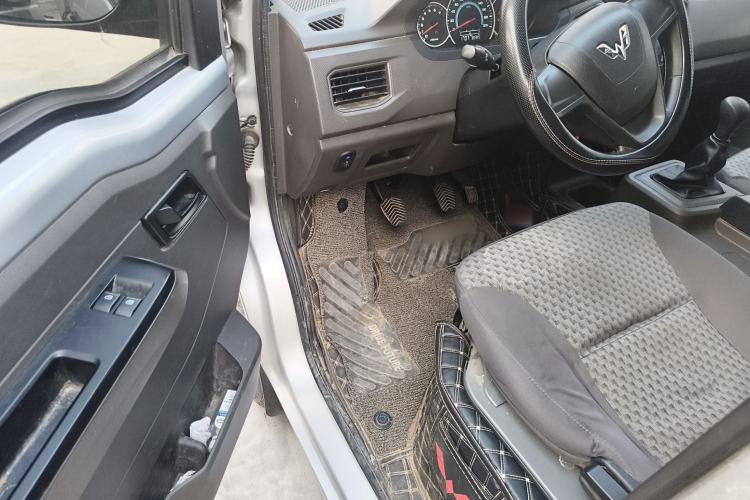 Used Wuling Rongguang New Truck 2023 2.0L Double-Cab Extended-Size Standard Version LJM20B Driver Seat