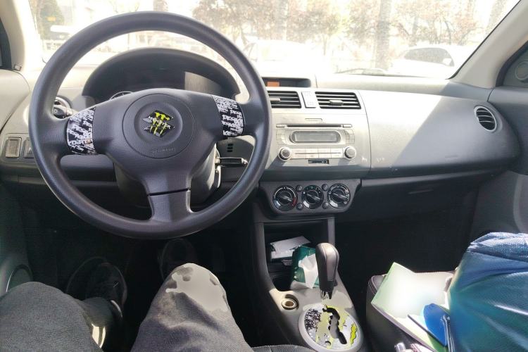 Used Suzuki Swift 2013 1.5L Automatic Standard Edition Center Console