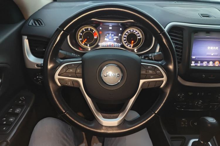 Used Jeep Cherokee 2020 2.0L Two-Wheel Drive Classic Sports Edition