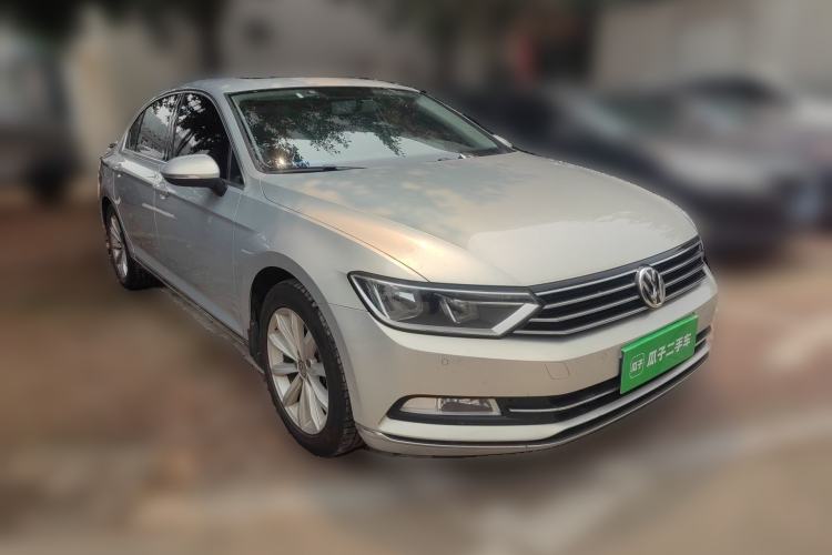 Used Volkswagen Magotan 2017 330TSI DSG Leading Model Front Right 45 Deg