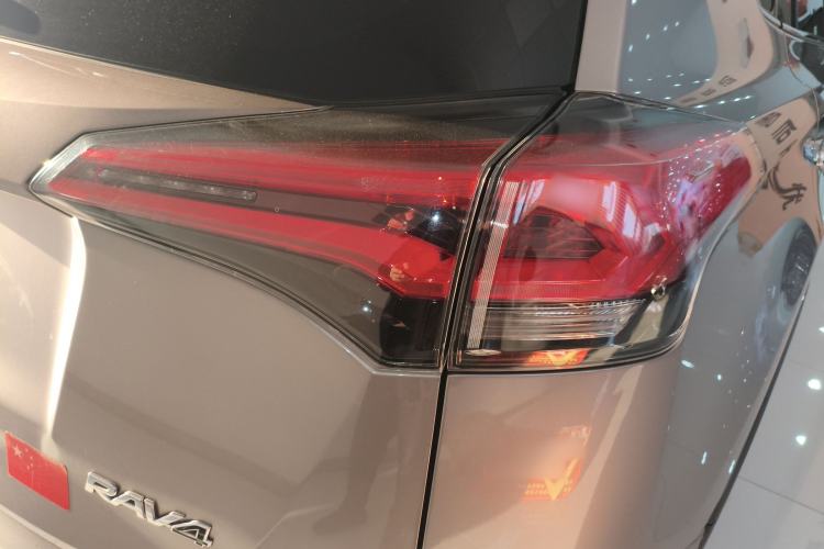 Used Toyota RAV4 2019 2.0L CVT Two-Wheel Drive Comfort Edition China VI Standard