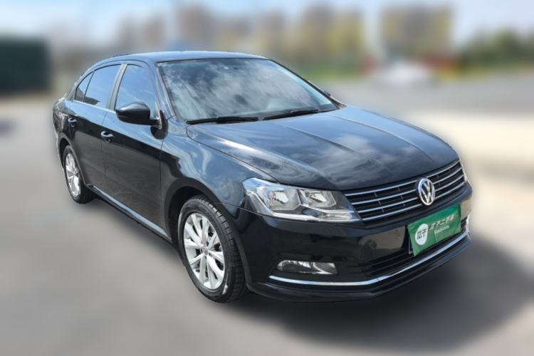 Used Volkswagen Lavida 2015 1.6L Manual Comfort Edition Front Right 45 Deg
