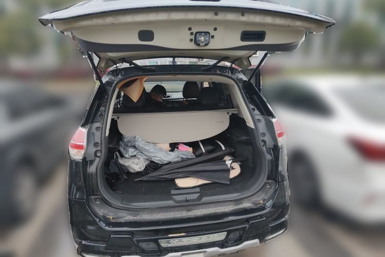 Used Nissan X-Trail 2015 2.0L CVT Comfort MAX Edition 2WD Trunk