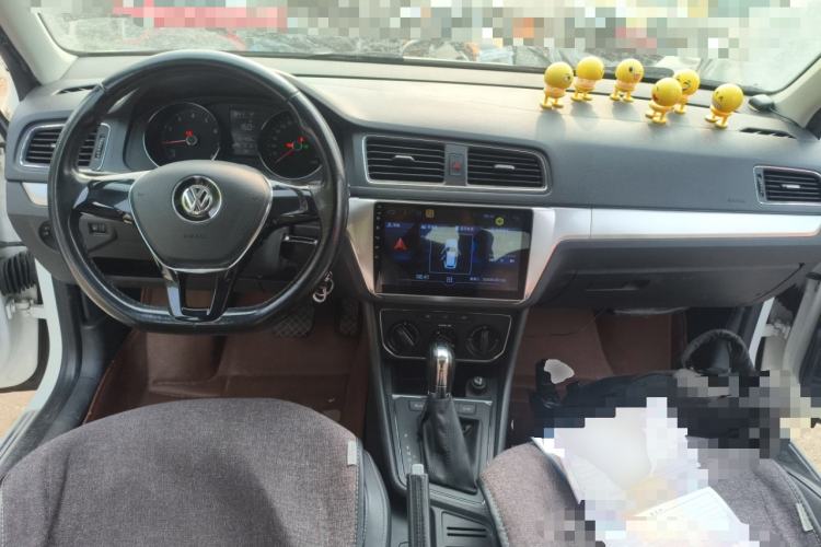 Used Volkswagen Lavida 2015 1.6L Automatic Comfort Edition Center Console