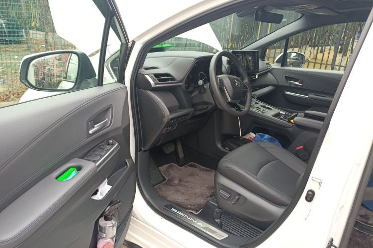 Used Toyota Sienna 2024 2.5L Hybrid Four-Wheel Drive Prestige Edition