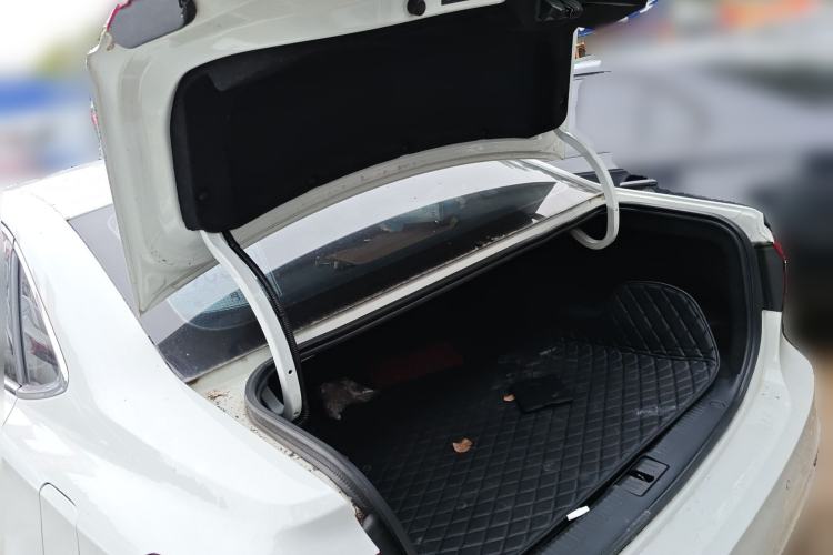 Used Roewe i6 New Energy 2017 45T Hybrid Connect & Smart Enjoyment Edition Trunk