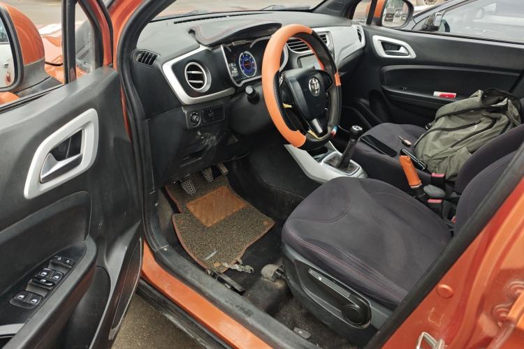 Used Brilliance V3 2015 1.5L Manual Base Version Driver Seat