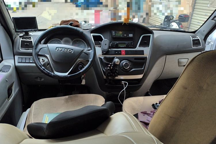 Used Iveco Power Daily 2017 2.5T Deluxe A37 High-Roof 6-7 Seater Bus 47Z5
