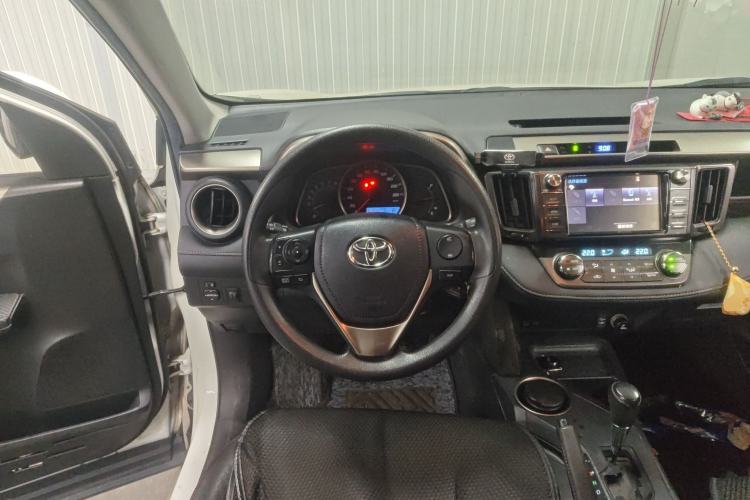 Used Toyota RAV4 2015 2.0L CVT Two-Wheel Drive Fashion Edition